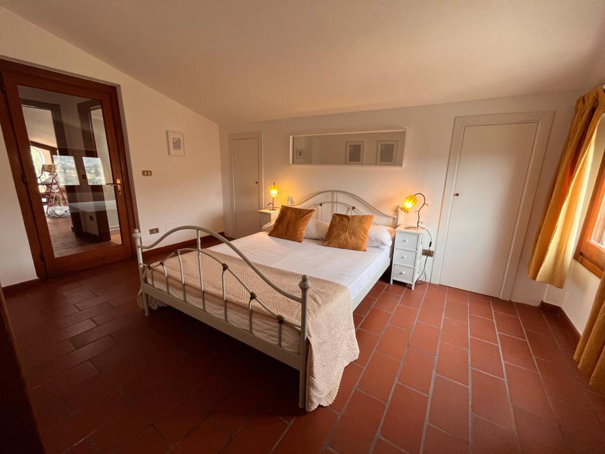 ボルゴ・ア・ブッジャーノ Casa Del Pino Bed & Breakfast エクステリア 写真