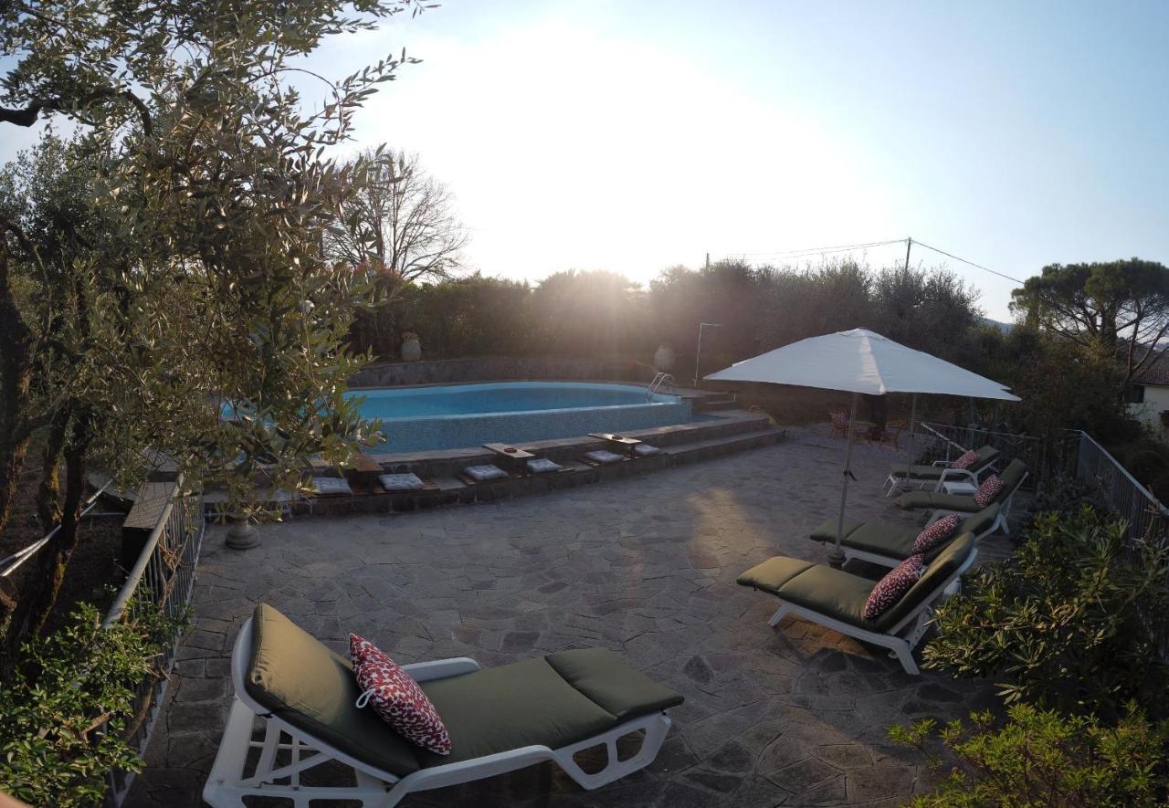 ボルゴ・ア・ブッジャーノ Casa Del Pino Bed & Breakfast エクステリア 写真